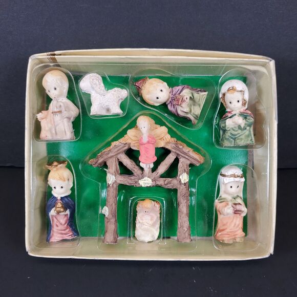 Ceramic Nativity Figurine Set in Box Vintage Christmas Decor - Picture 1 of 6